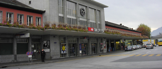 Bild Sonntagsverkäufe - die Plattform für alle Öffnungszeiten - Plattform - Bild Bahnhof Sion