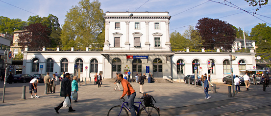 Bild Sonntagsverkäufe - die Plattform für alle Öffnungszeiten - Plattform - Bild Bahnhof Stadelhofen